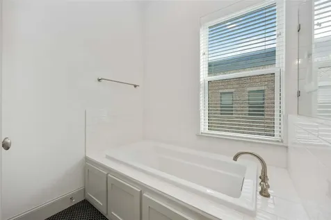 2825 Hicks Street Houston TX 77007