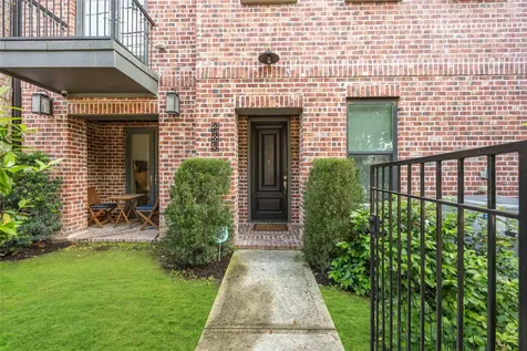 2825 Hicks Street Houston TX 77007