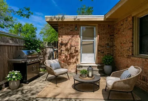 606 Wheelock Street Hearne TX 77859