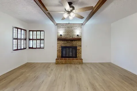 606 Wheelock Street Hearne TX 77859