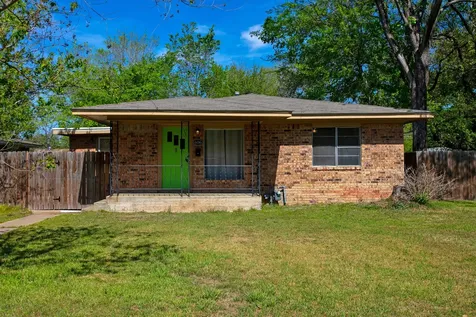 606 Wheelock Street Hearne TX 77859