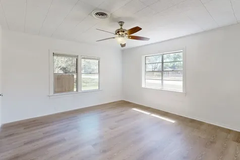 606 Wheelock Street Hearne TX 77859