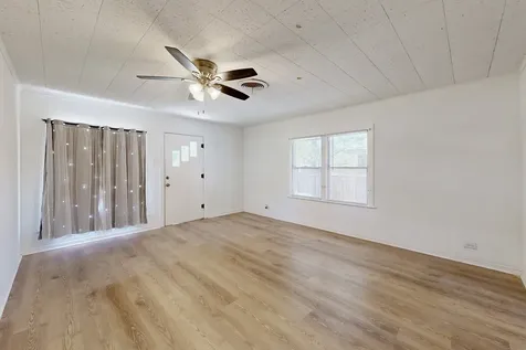 606 Wheelock Street Hearne TX 77859