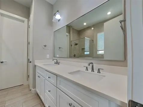 5902 Gardendale Drive F Houston TX 77092