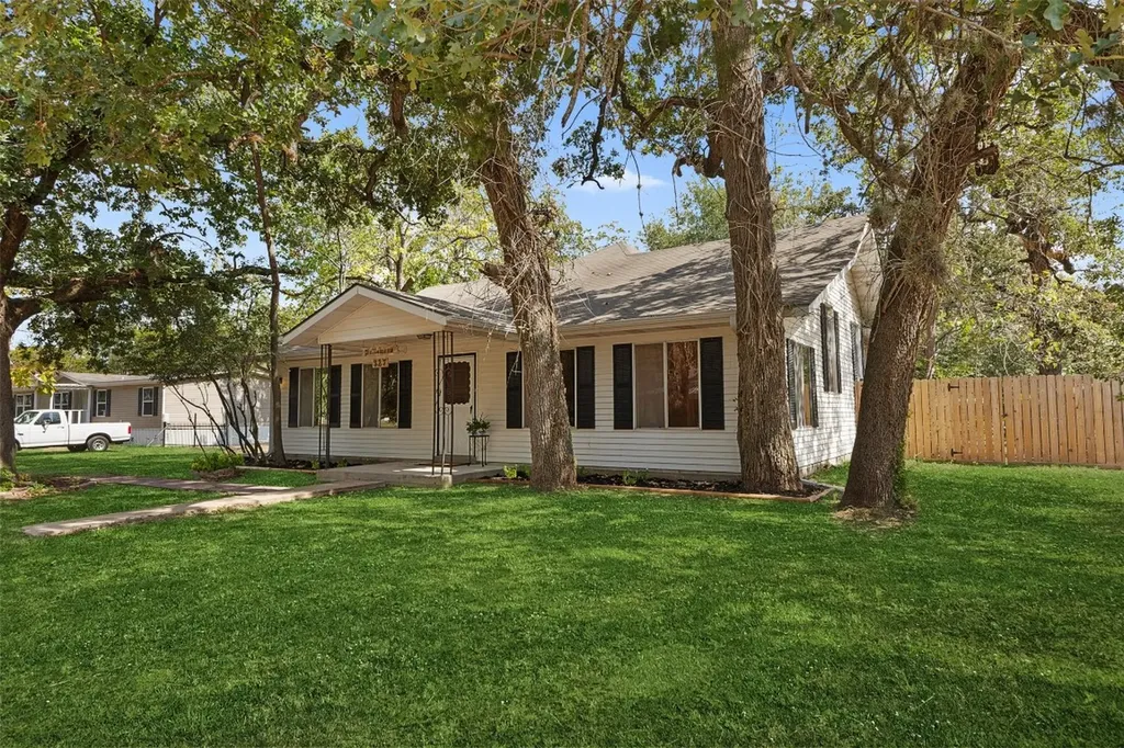 327 12th Street Somerville TX 77879