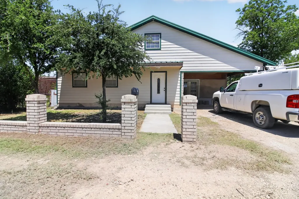 1304 N Young Street Fort Stockton TX 79735