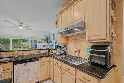 911 Lake Country Drive Seabrook TX 77586