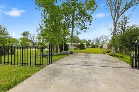 368 County Road 4891 Dayton TX 77535