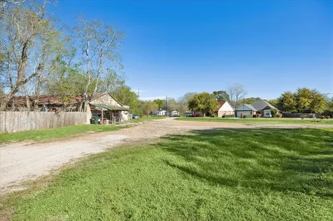805 Frydek Road Sealy TX 77474