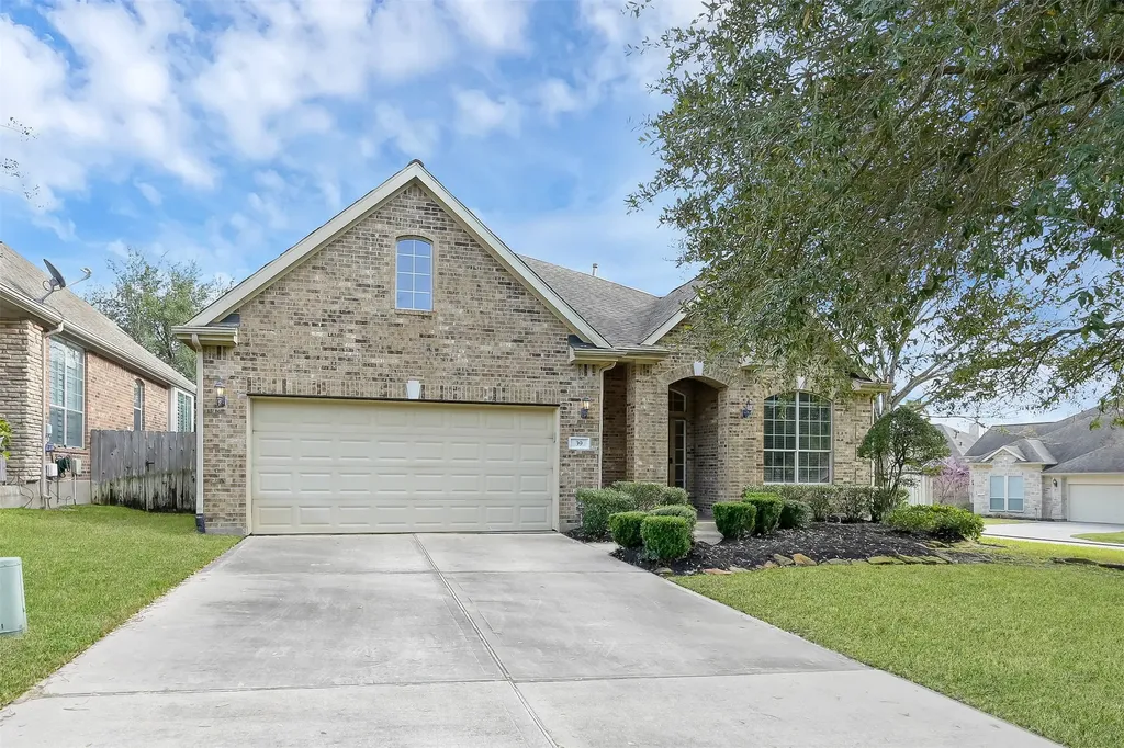 39 Yacht Harbor Montgomery TX 77356