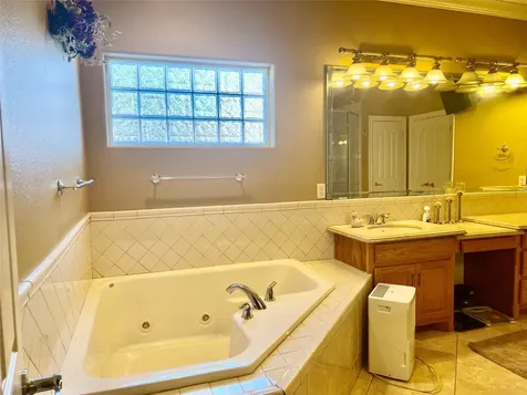 3301 Roya Court Port Arthur TX 77642