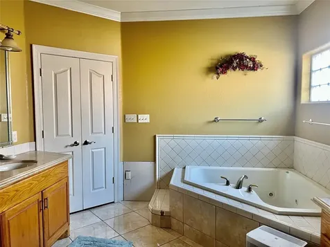 3301 Roya Court Port Arthur TX 77642
