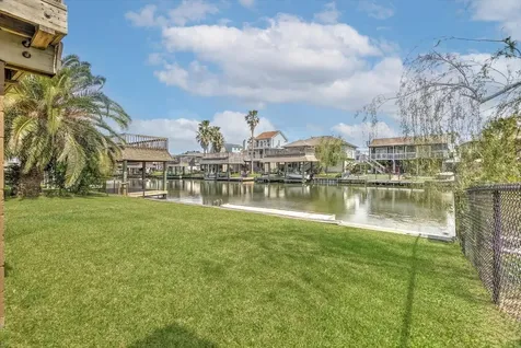 505 Pompano Street Bayou Vista TX 77563