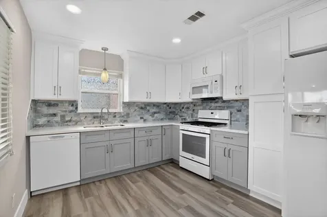 505 Pompano Street Bayou Vista TX 77563