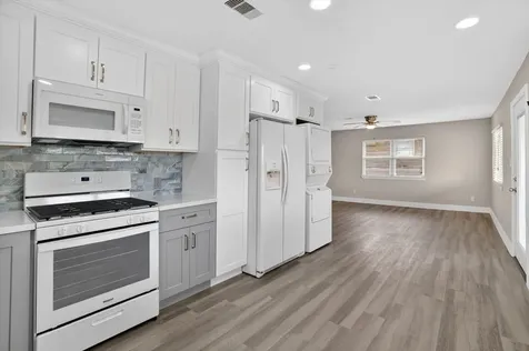 505 Pompano Street Bayou Vista TX 77563
