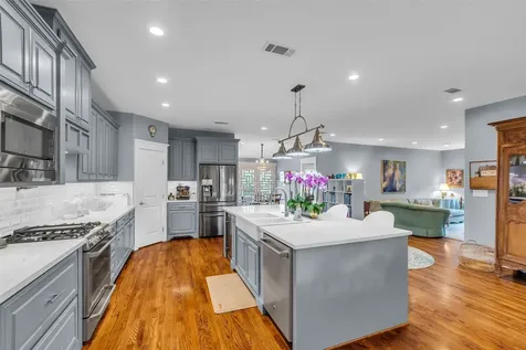 1819 Mill Creek Drive Houston TX 77008