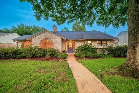 2514 Pine Village Drive Houston TX 77080