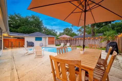 2514 Pine Village Drive Houston TX 77080