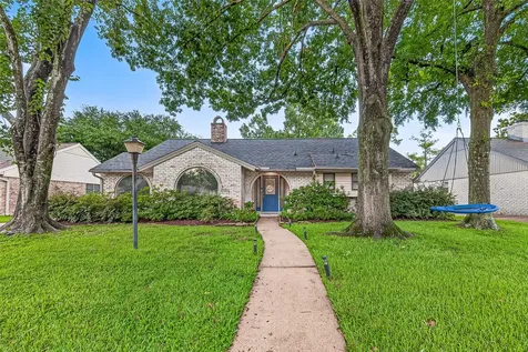 2514 Pine Village Drive Houston TX 77080