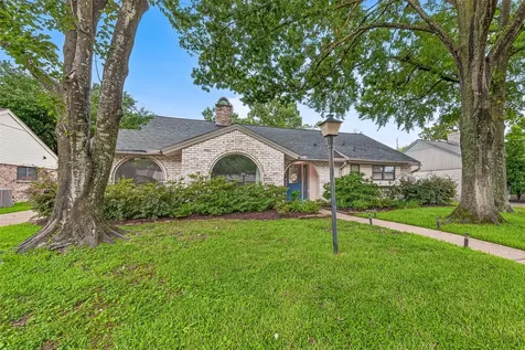 2514 Pine Village Drive Houston TX 77080