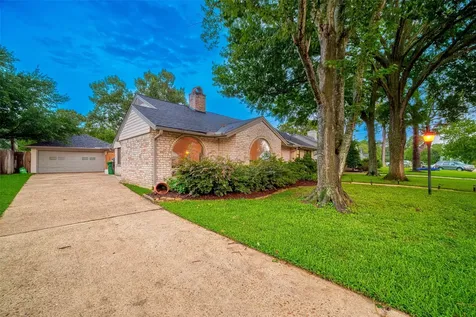 2514 Pine Village Drive Houston TX 77080
