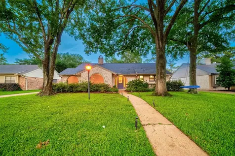 2514 Pine Village Drive Houston TX 77080