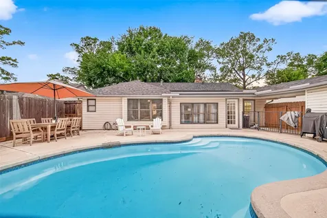 2514 Pine Village Drive Houston TX 77080