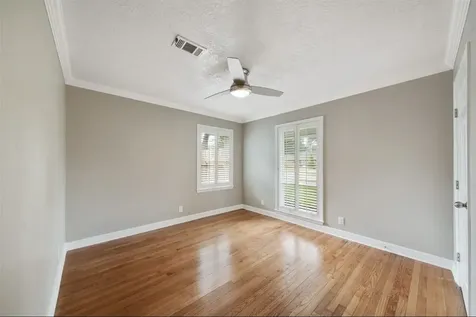 5026 Saxon Drive Houston TX 77092