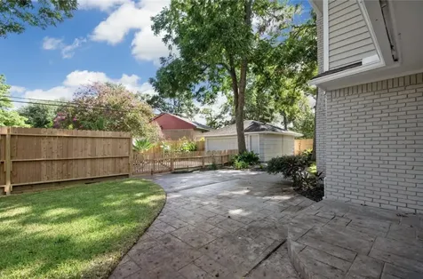 5026 Saxon Drive Houston TX 77092