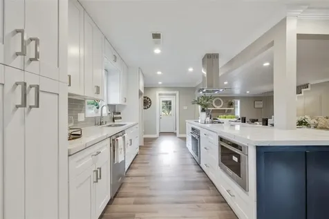 5026 Saxon Drive Houston TX 77092
