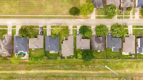 5135 Candlewood Drive League City TX 77573