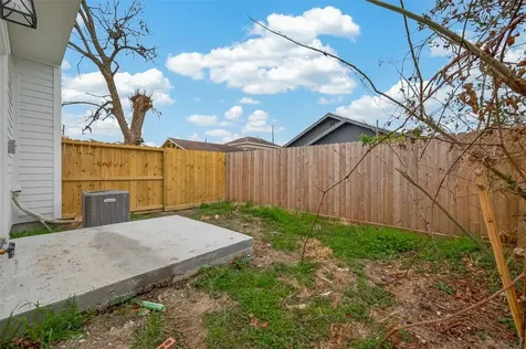 1502 Hussion Street Houston TX 77003