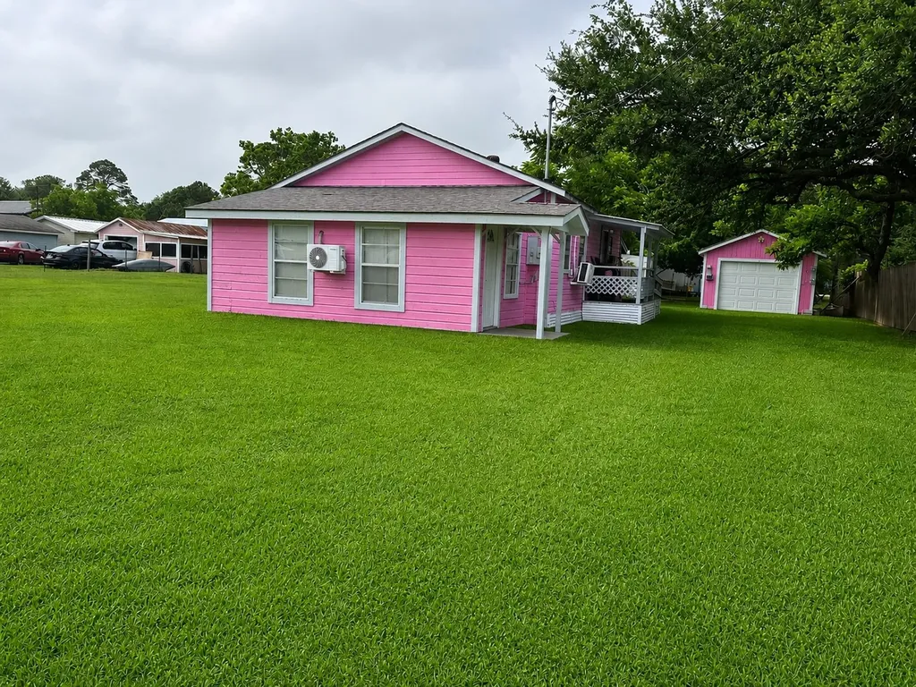 203 Mcneir Street Anahuac TX 77514