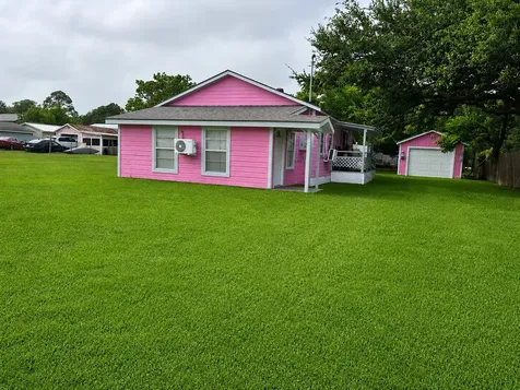 203 Mcneir Street Anahuac TX 77514