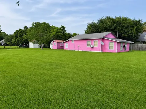 203 Mcneir Street Anahuac TX 77514