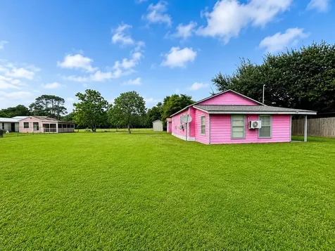 203 Mcneir Street Anahuac TX 77514