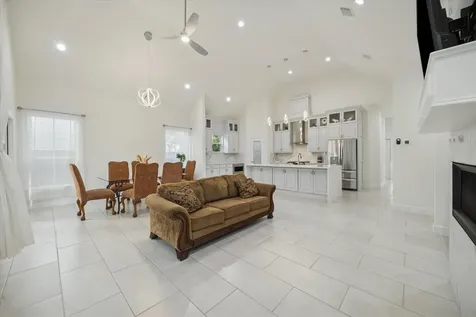 532 Carrell Street Tomball TX 77375