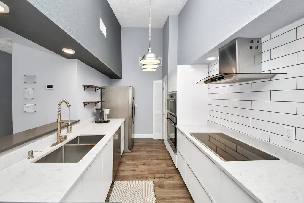 1881 Bering Drive 16 Houston TX 77057