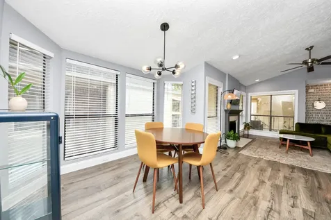 1881 Bering Drive 16 Houston TX 77057