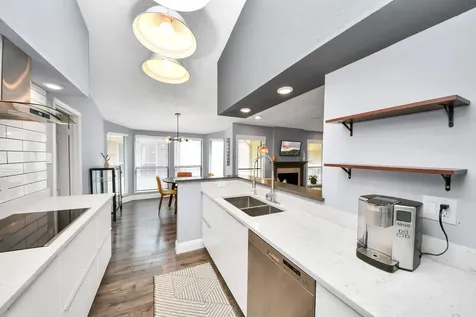 1881 Bering Drive 16 Houston TX 77057