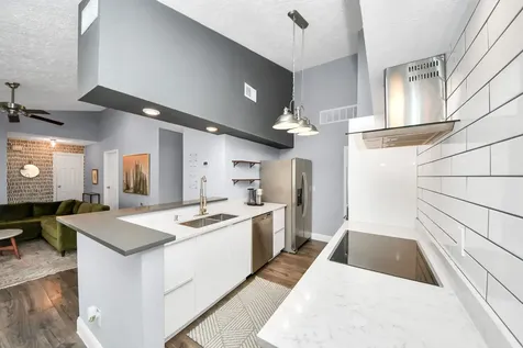 1881 Bering Drive 16 Houston TX 77057