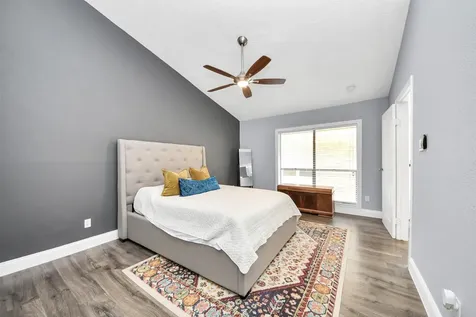 1881 Bering Drive 16 Houston TX 77057