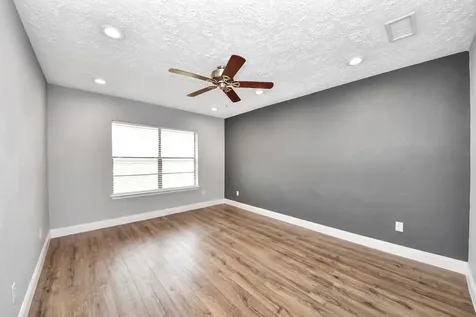 1881 Bering Drive 16 Houston TX 77057