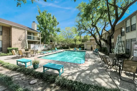 1881 Bering Drive 16 Houston TX 77057
