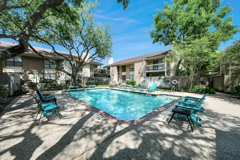 1881 Bering Drive 16 Houston TX 77057