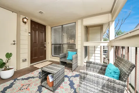 1881 Bering Drive 16 Houston TX 77057