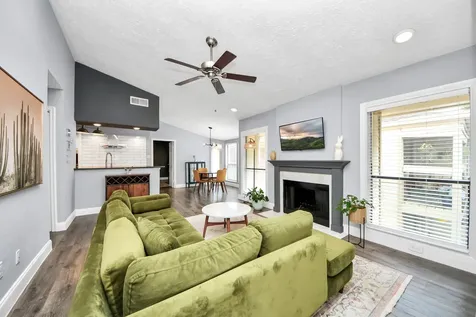 1881 Bering Drive 16 Houston TX 77057