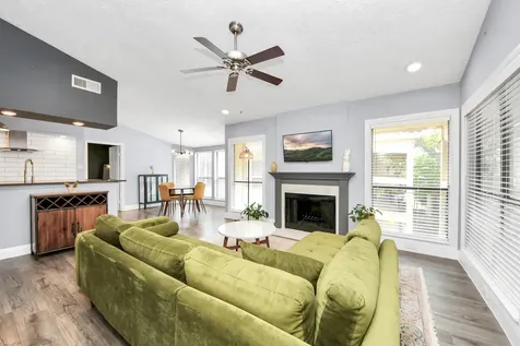 1881 Bering Drive 16 Houston TX 77057