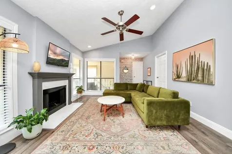 1881 Bering Drive 16 Houston TX 77057