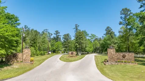 7-23-70 Sky Oak Lane Huntsville TX 77340
